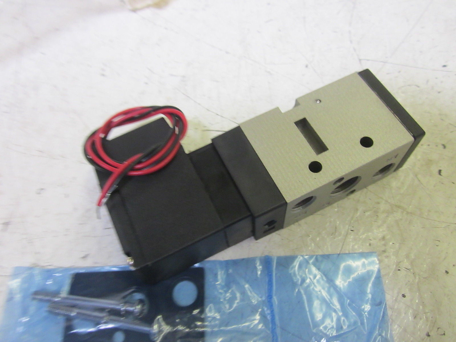 SMC VF3130-5L-02 VALVE *NEW NO BOX*