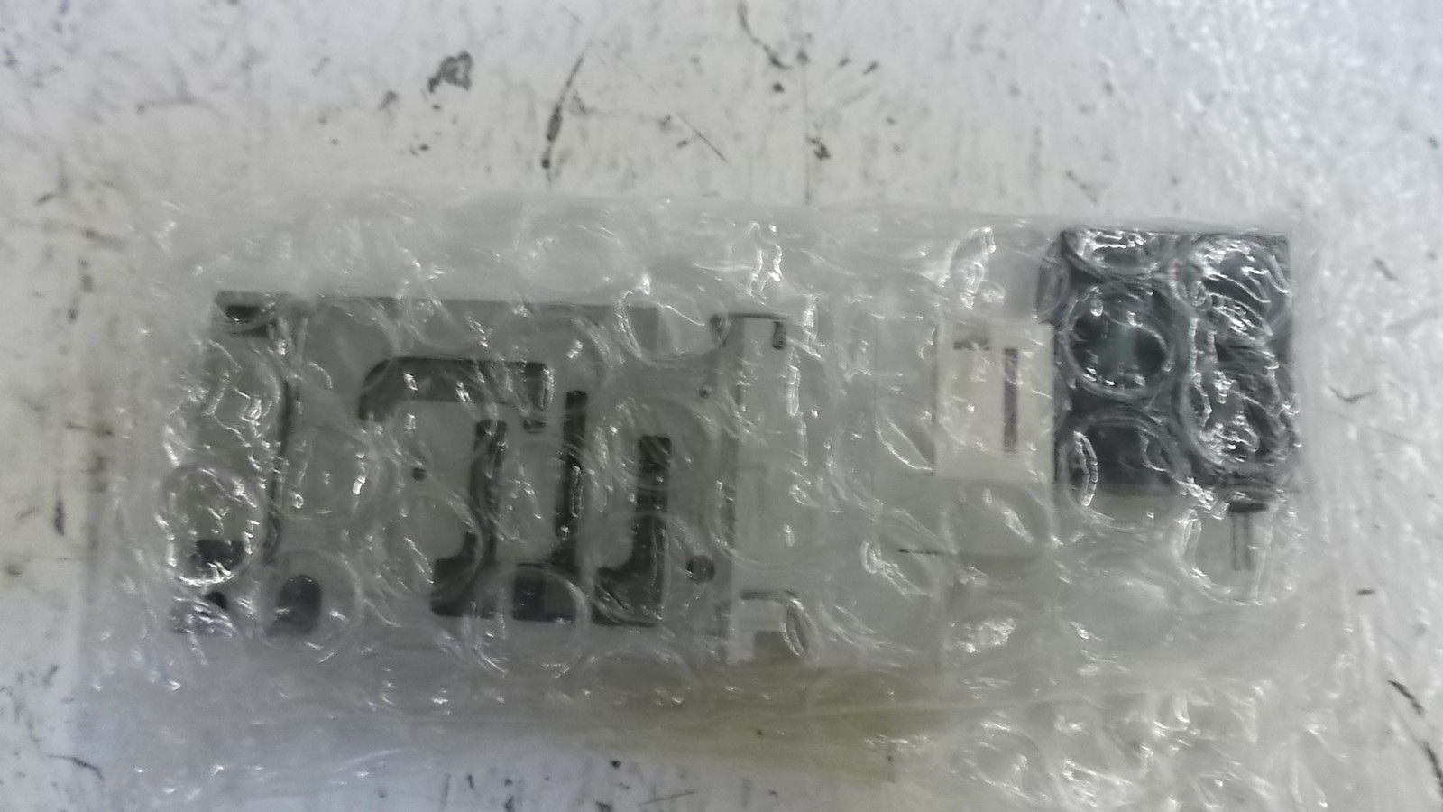 SMC VQ1131Y-5-C4 VALVE *NEW IN FACTORY BAG*