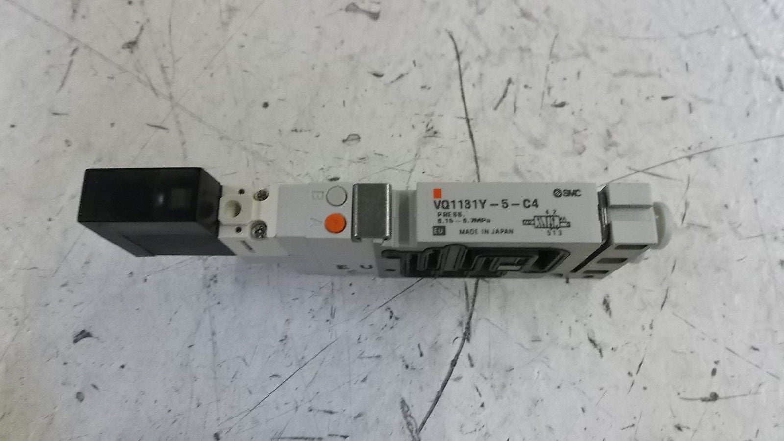 SMC VQ1131Y-5-C4 VALVE (AS PICTURED) *NEW NO BOX*