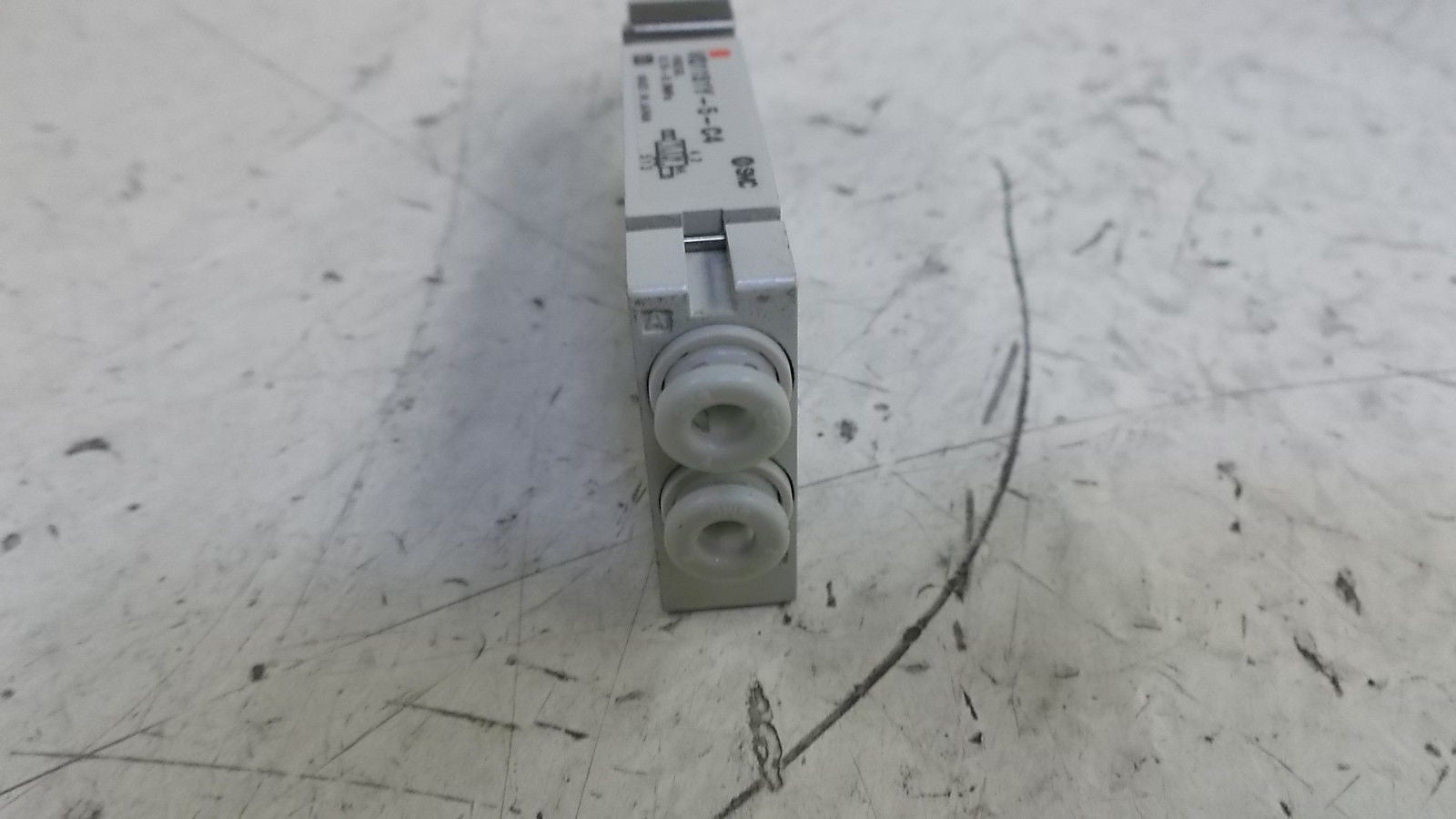 SMC VQ1131Y-5-C4 VALVE (AS PICTURED) *NEW NO BOX*