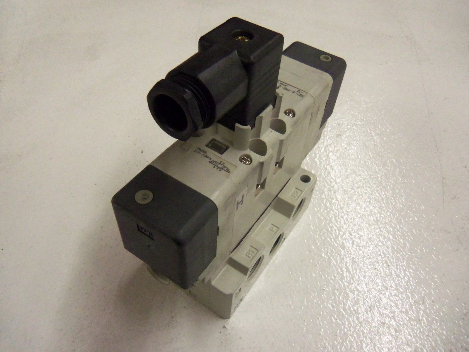 SMC VQ7-6-FHG-D-1Z *NEW NO BOX*