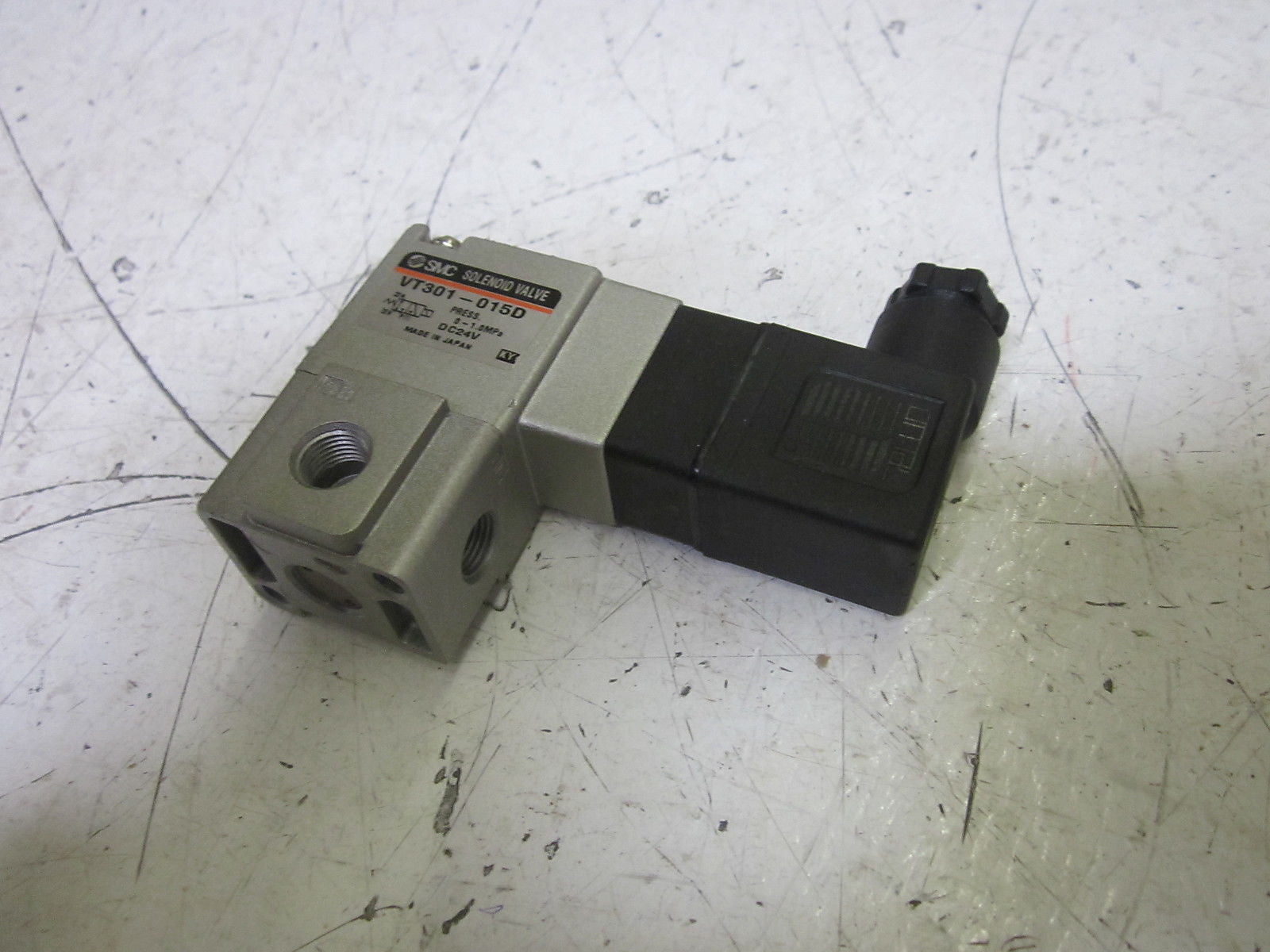 SMC VT301-015D SOLENOID VALVE 24VDC *NEW NO BOX*