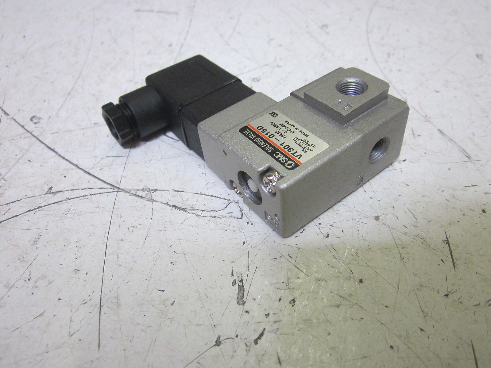 SMC VT301-015D SOLENOID VALVE 24VDC *NEW NO BOX*