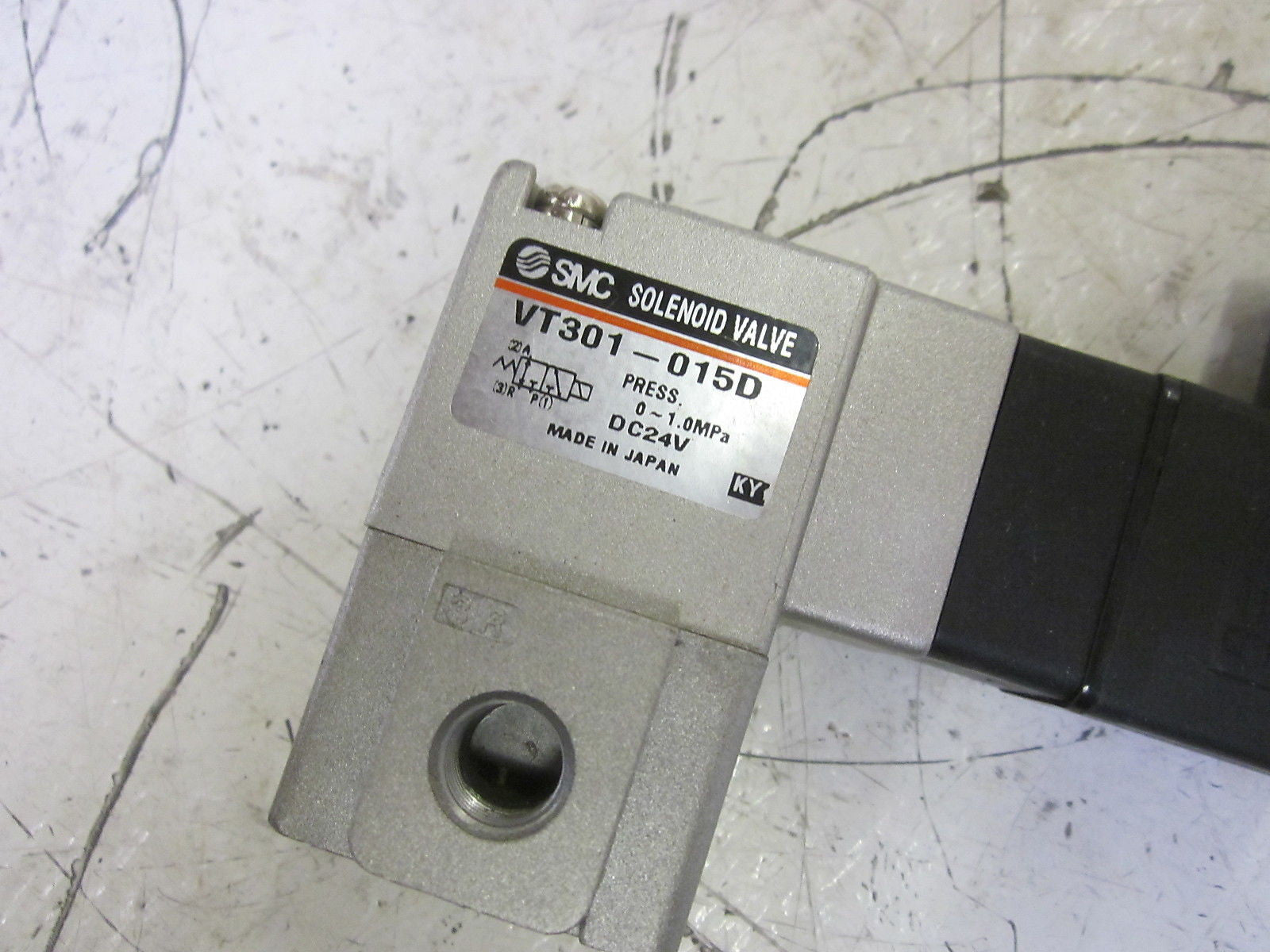 SMC VT301-015D SOLENOID VALVE 24VDC *NEW NO BOX*