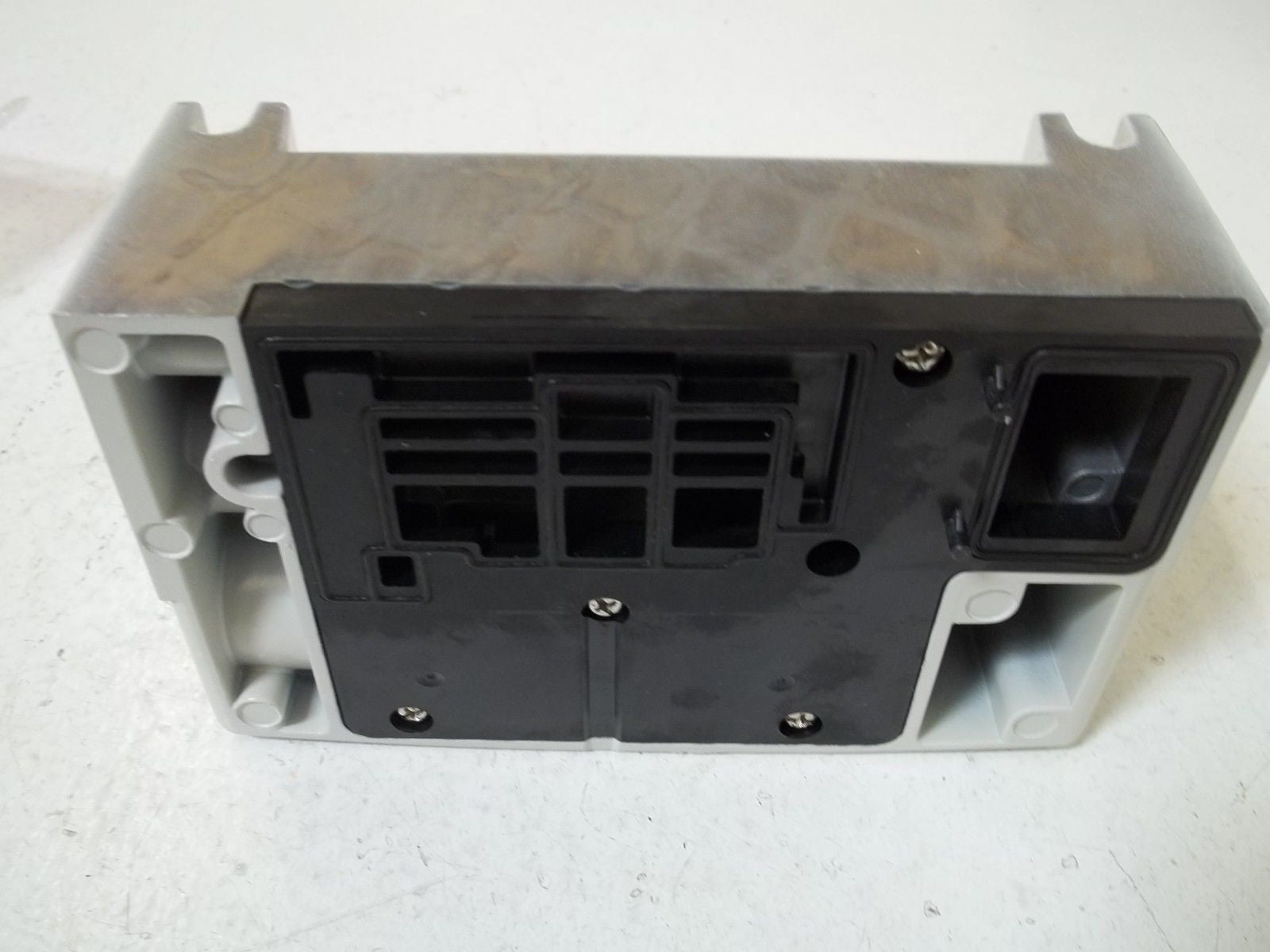 SMC VVQC4000-2A-1T END PLATE *NEW NO BOX*