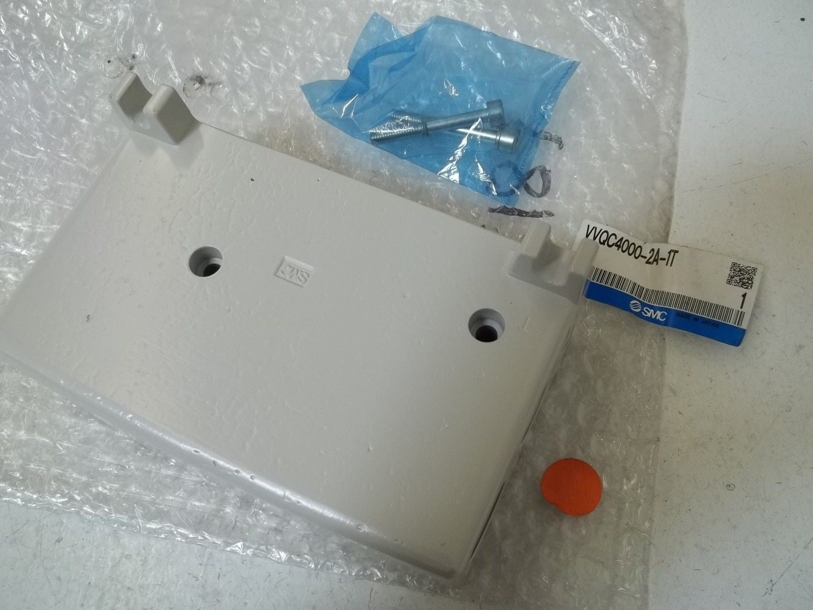 SMC VVQC4000-2A-1T END PLATE *NEW NO BOX*