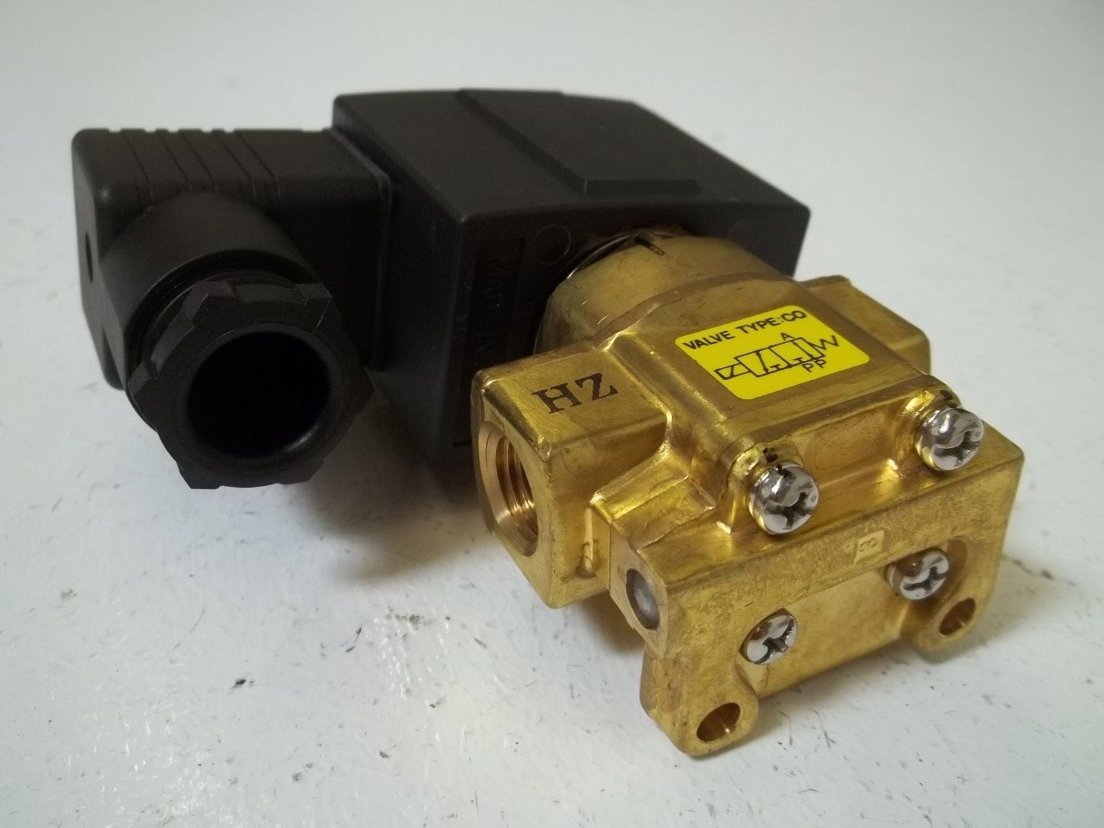 SMC VX3334 SOLENOID VALVE *USED*