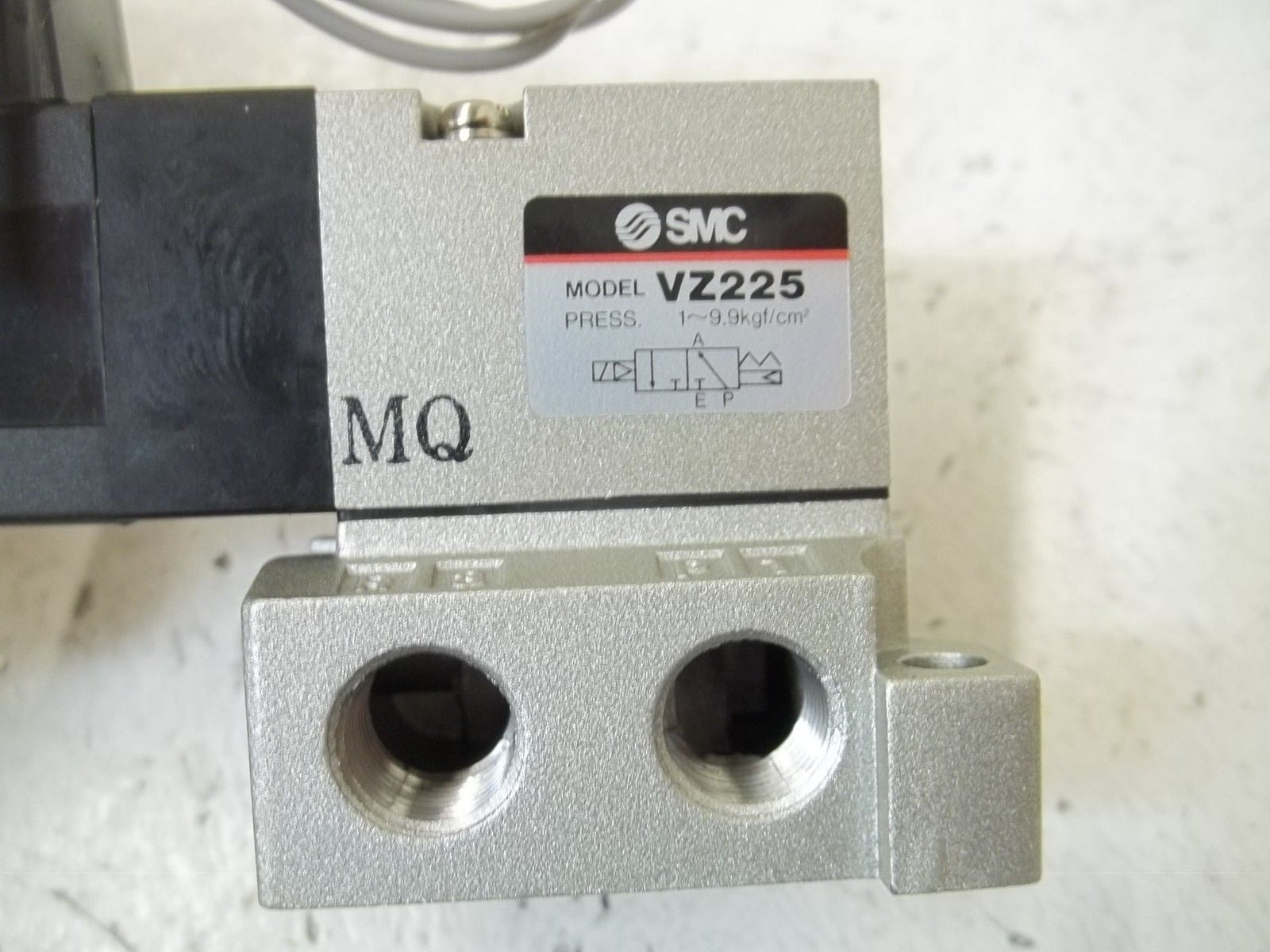 SMC VZ225 PNEUMATIC VALVE *NEW NO BOX*