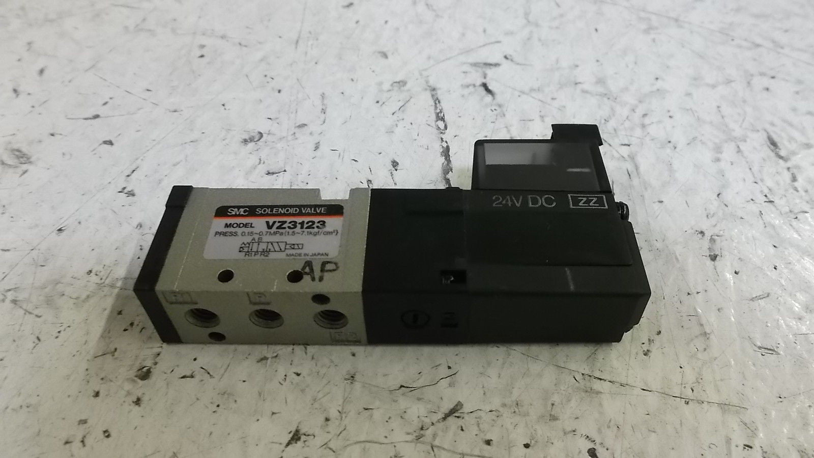 SMC VZ3123 VALVE *NEW NO BOX*