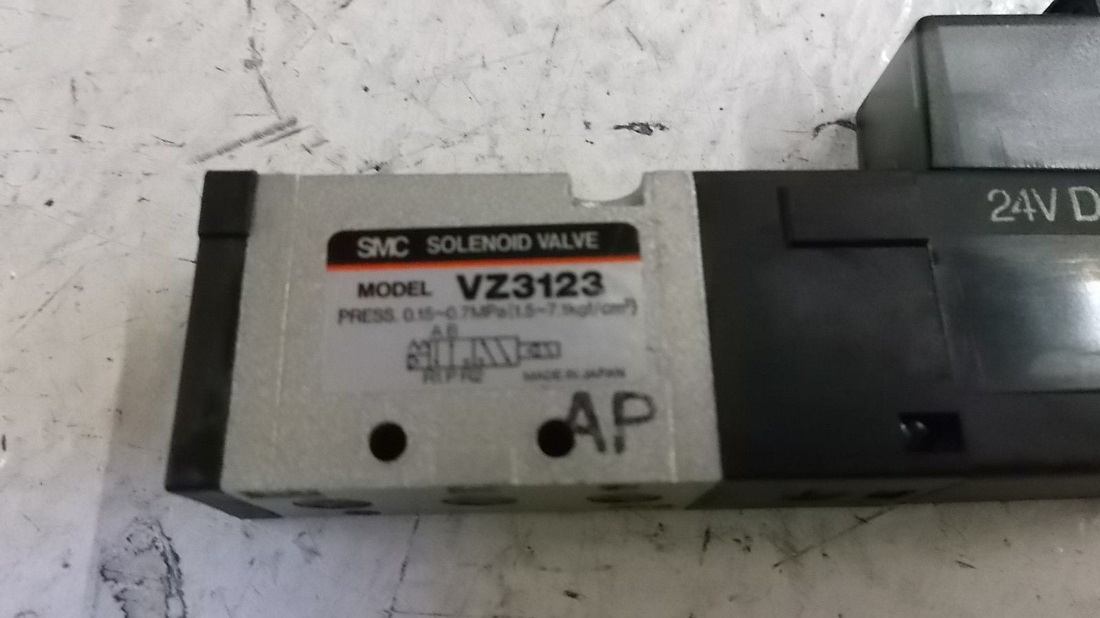 SMC VZ3123 VALVE *NEW NO BOX*