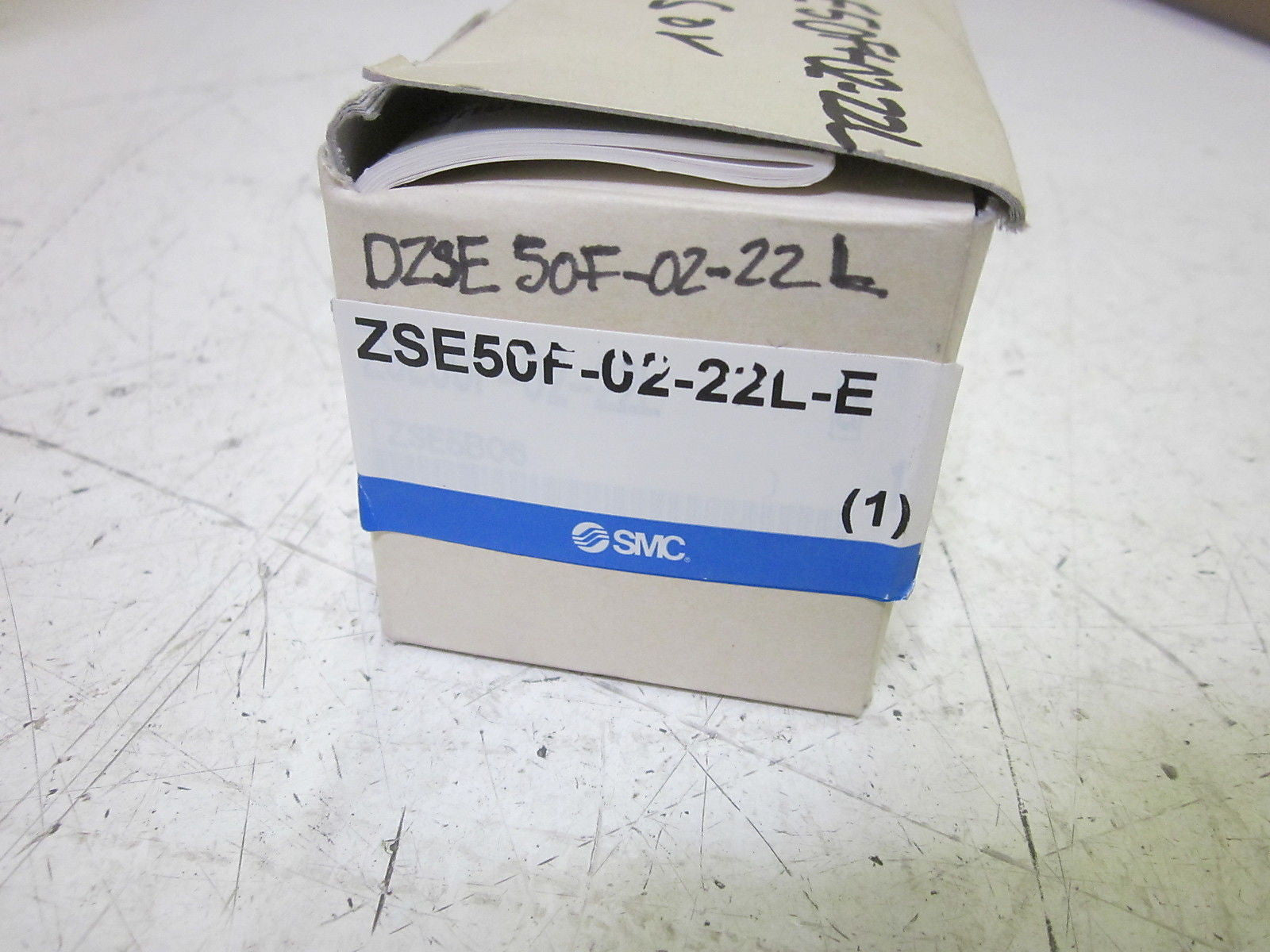 SMC ZSE50F-02-22L-E VACUUM SWITCH *NEW IN BOX*