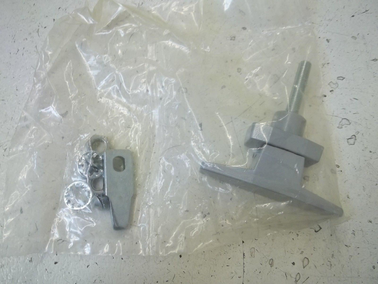 SOUTHCO E3-41-27  LATCH,DOOR *NEW IN BOX*