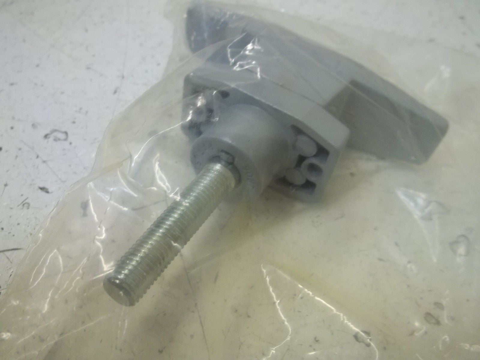 SOUTHCO E3-41-27  LATCH,DOOR *NEW IN BOX*