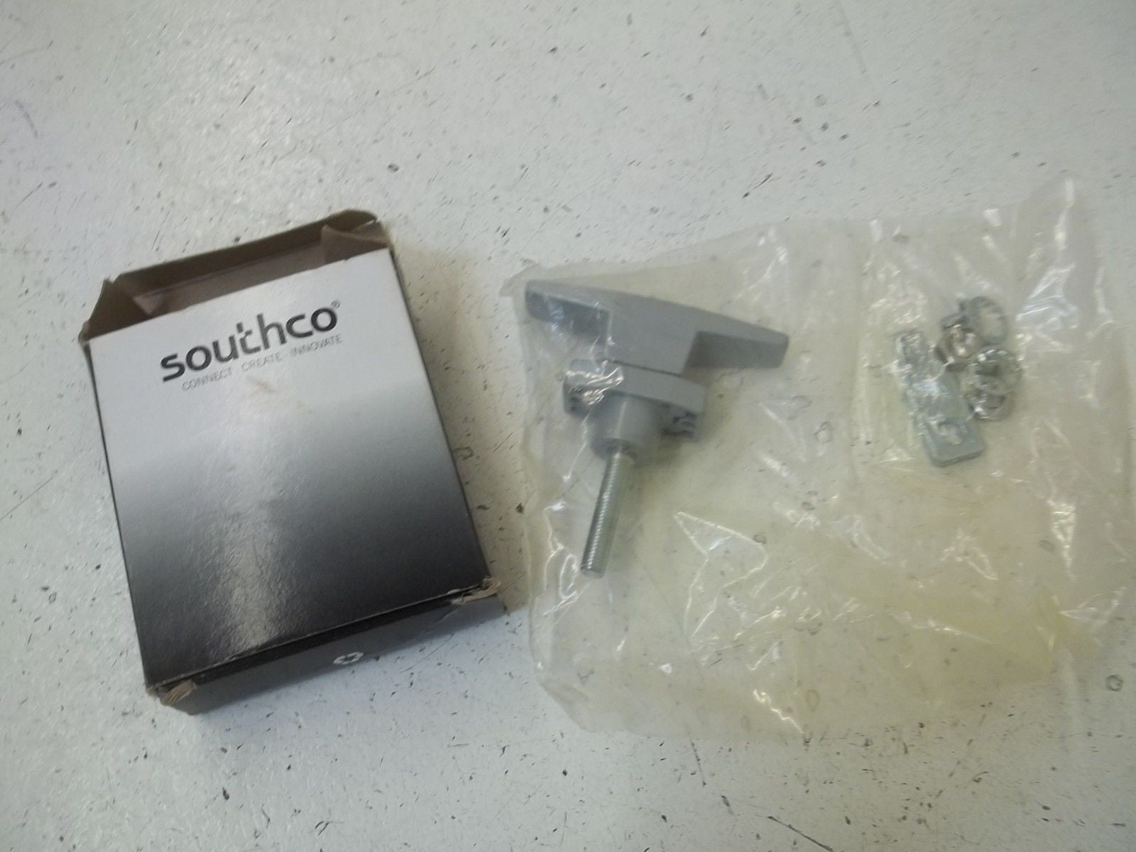 SOUTHCO E3-41-27  LATCH,DOOR *NEW IN BOX*