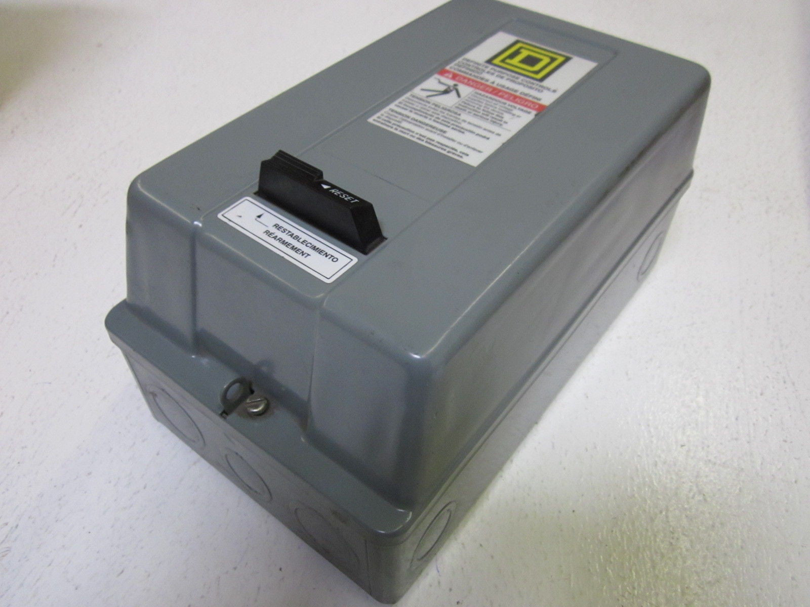 SQUARE D 8911DPSG13V02 SER.B STARTER 3 POLE NEMA 1 ENCLOSURE *NEW NO BOX*