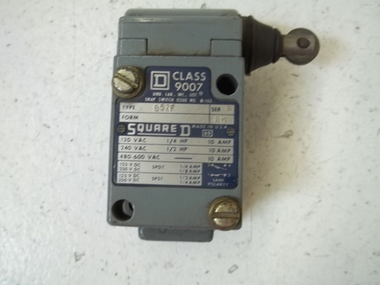 SQUARE D 9007-B52F SER.B LIMIT SWITCH *USED*