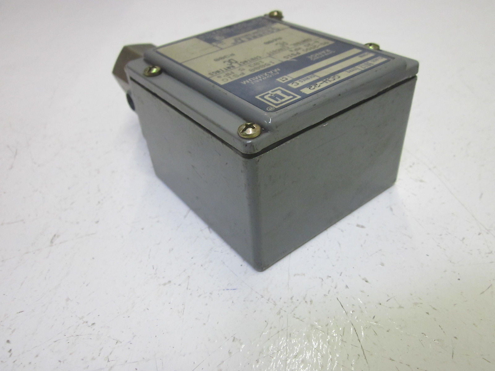 SQUARE D 9012-GCW-22 PRESSURE SWITCH *USED*