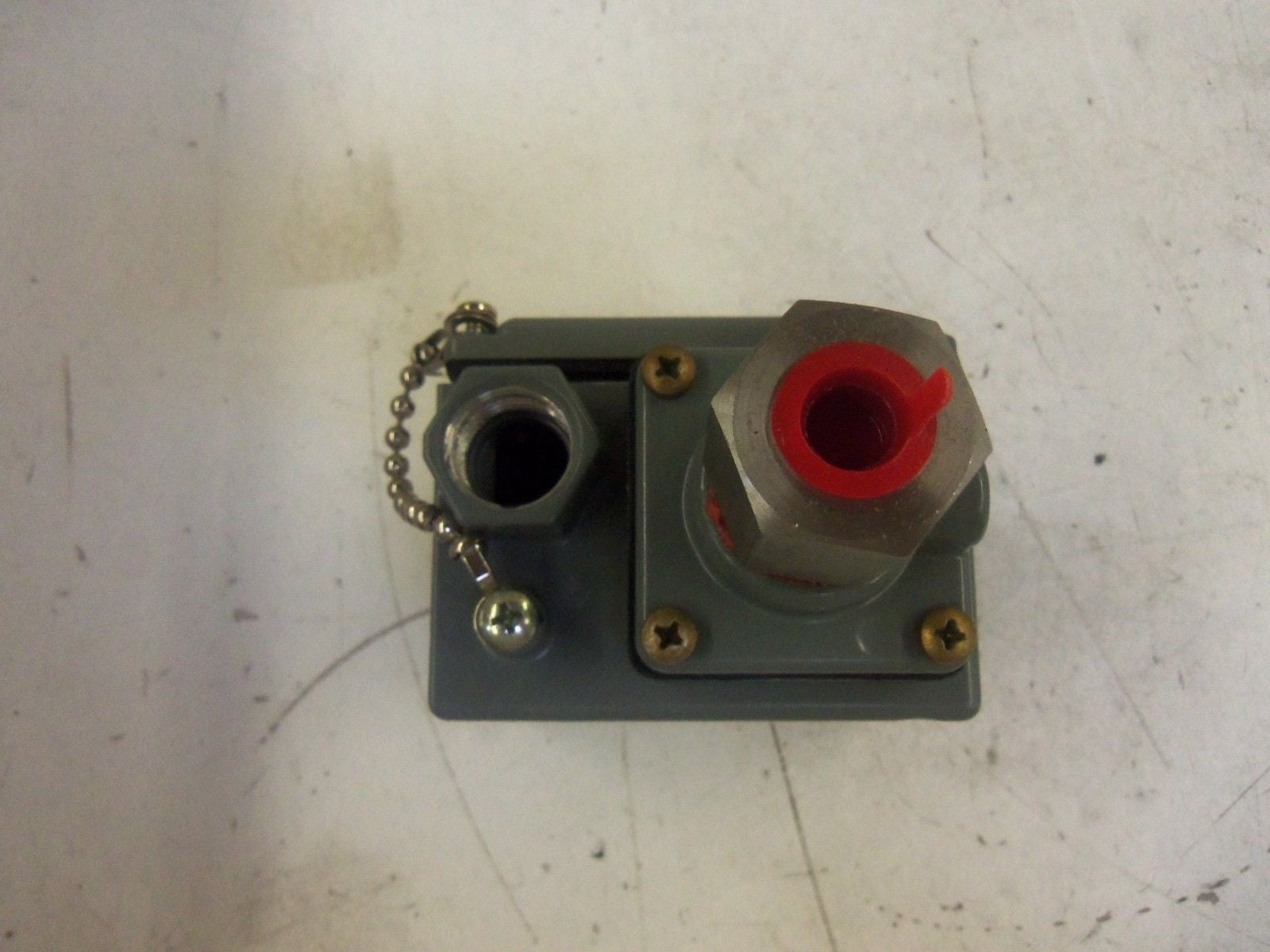 SQUARE D 9012-GCW-22 PRESSURE SWITCH *NEW NO BOX*