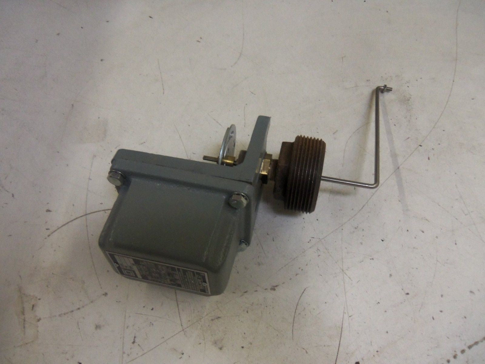 SQUARE D 9037-HR32 *USED*
