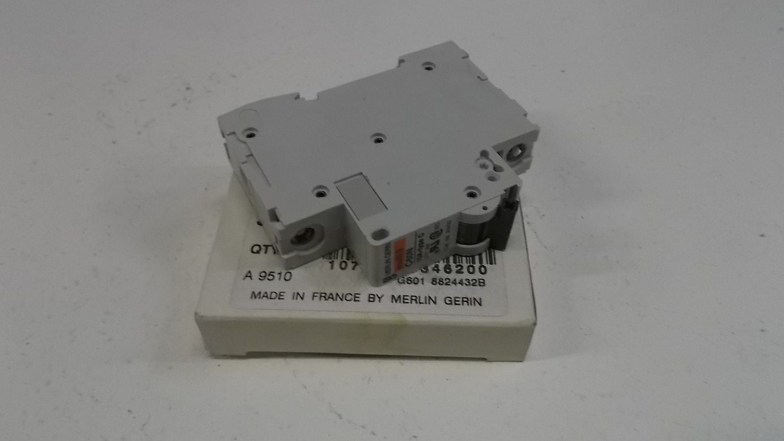 SQUARE D CIRCUIT BREAKER MG24432 *NEW IN BOX*