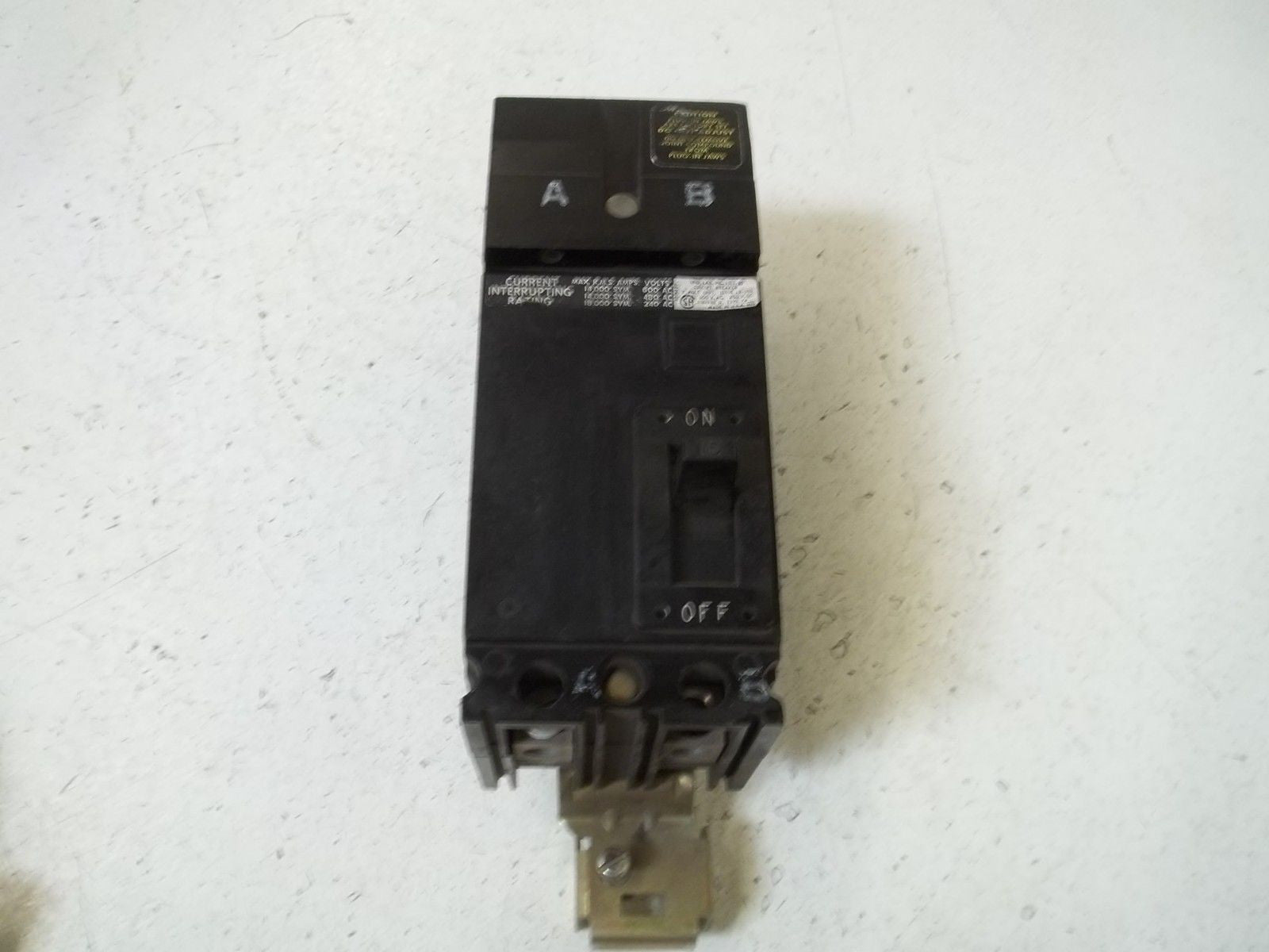 SQUARE D FA-26015-AB CIRCUIT BREAKER *USED*