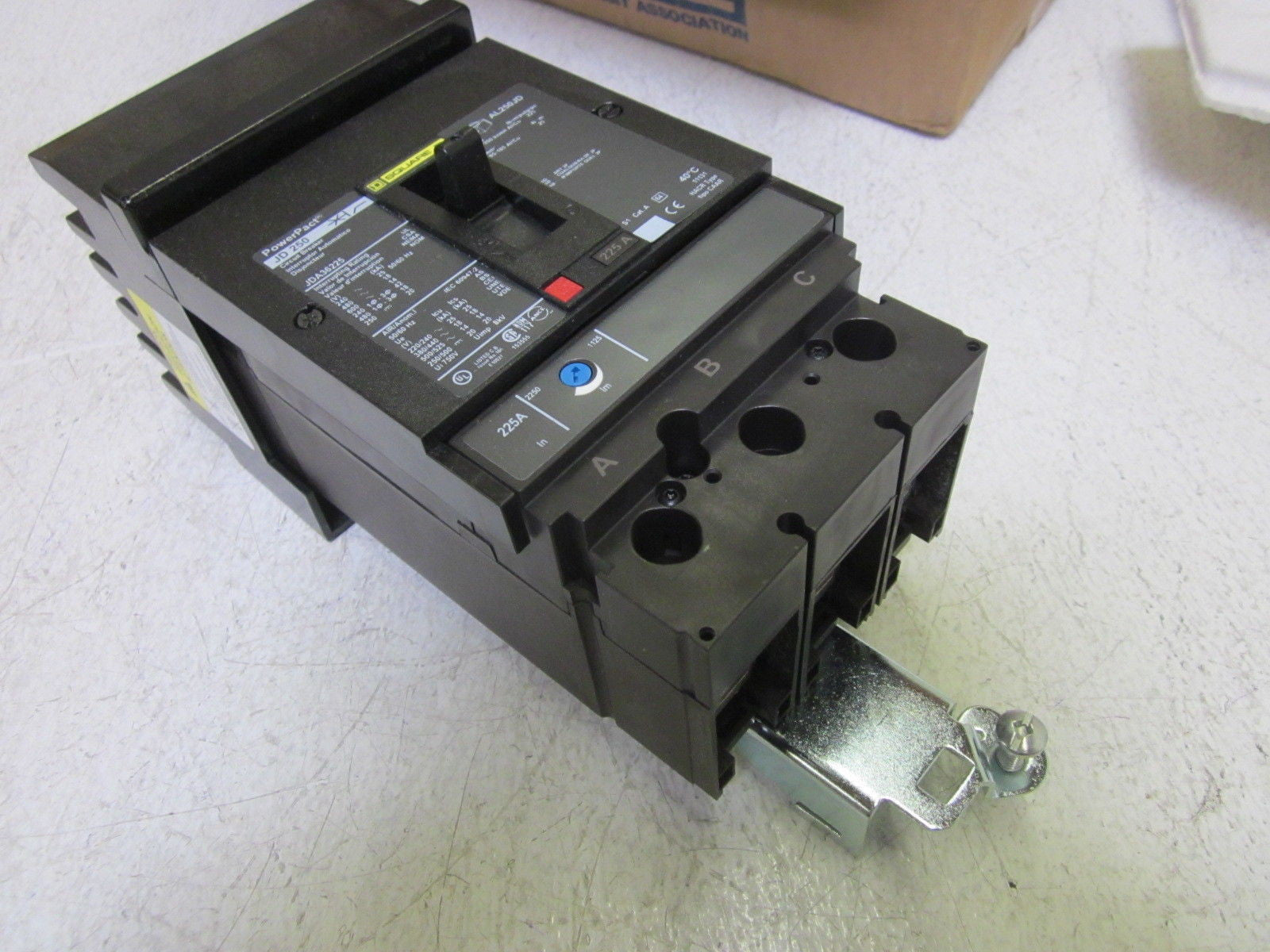 SQUARE D JDA36225 CIRCUIT BREAKER *NEW IN BOX*