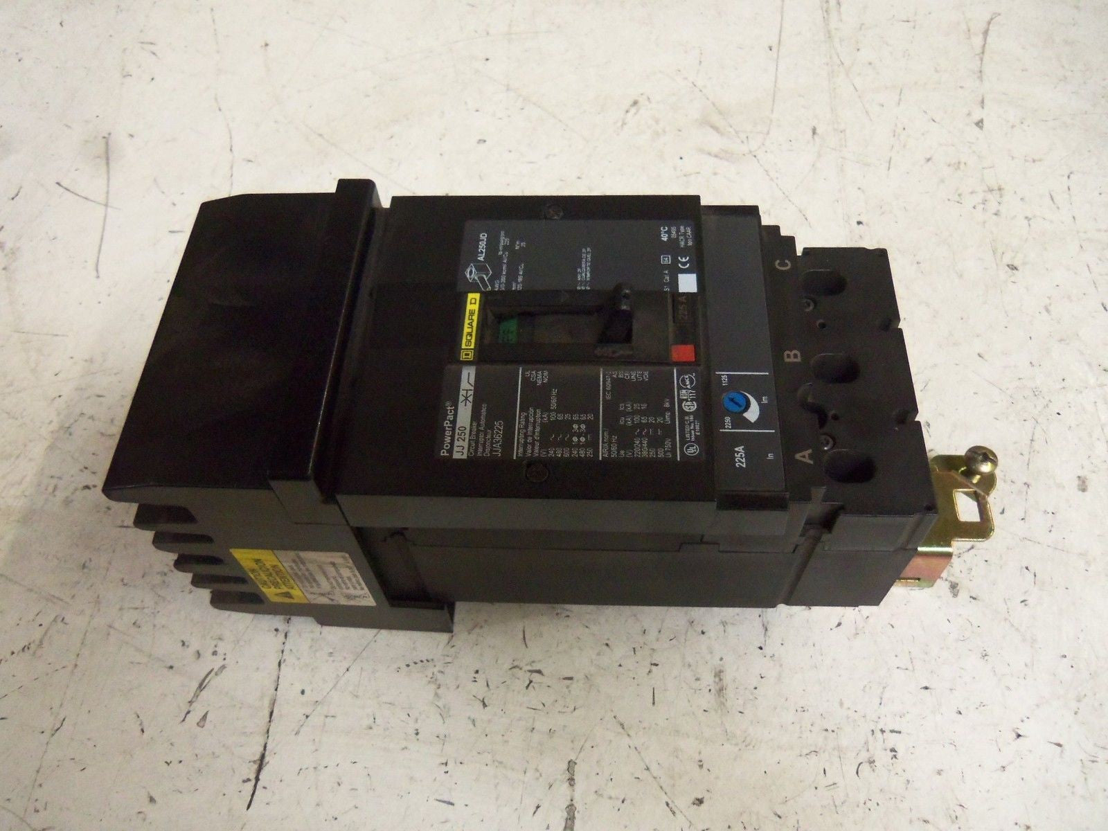 SQUARE D JJA36225 CIRCUIT BREAKER *USED*