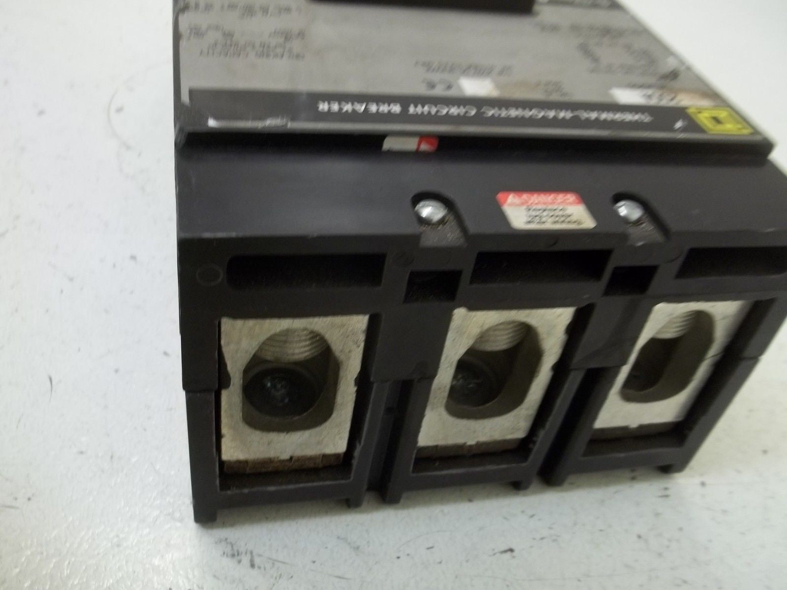 SQUARE D LAL36200 CIRCUIT BREAKER (DENT ON SIDE) *USED*