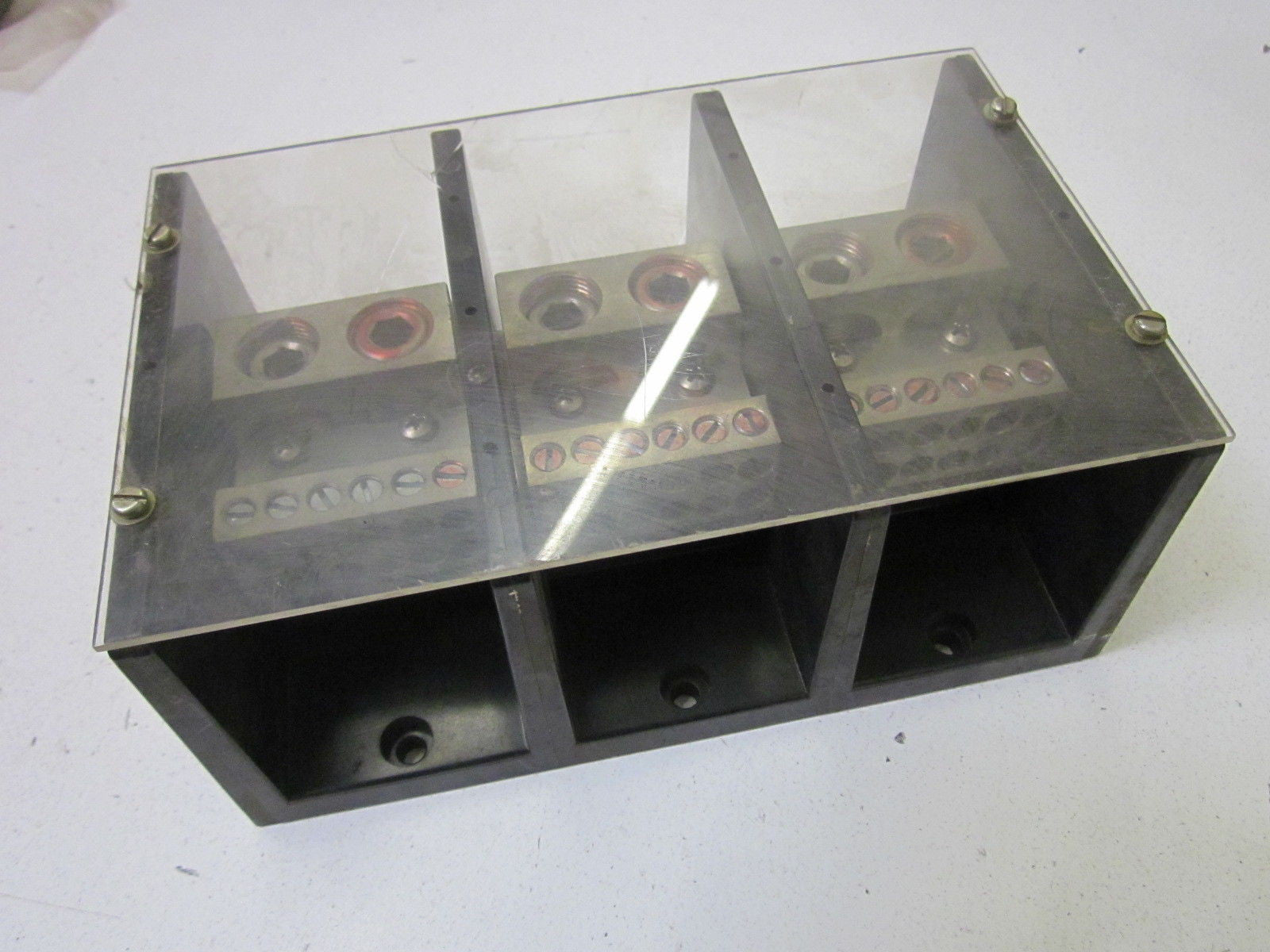 SQUARE D LBC-365212 (SMALL CRACK) *USED*