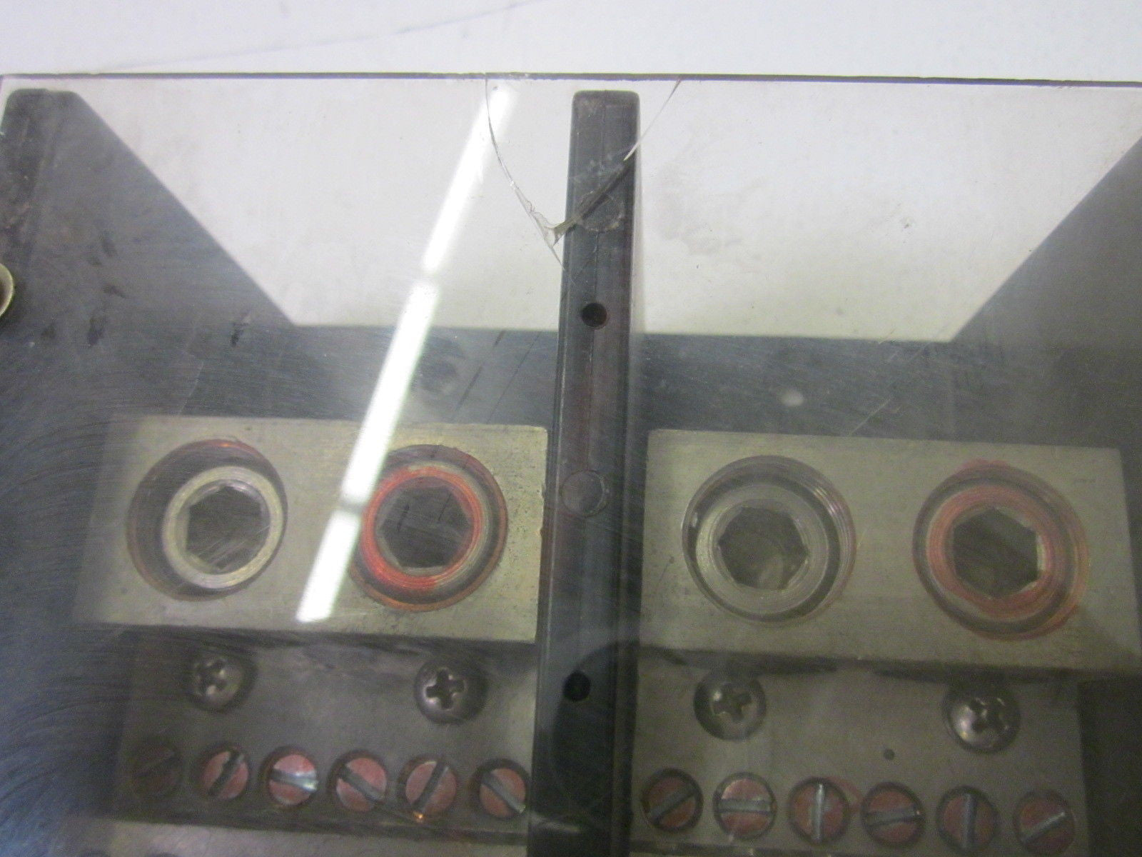 SQUARE D LBC-365212 (SMALL CRACK) *USED*