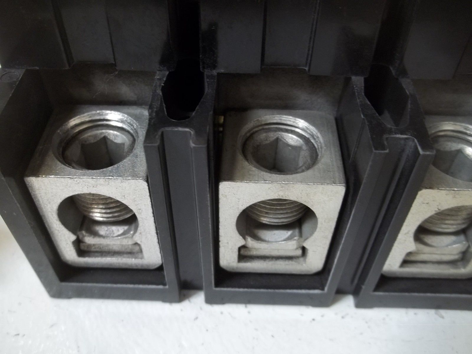 SQUARE D QBL32200 CIRCUIT BREAKER *USED*