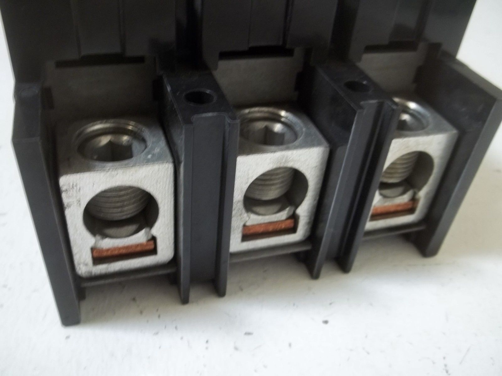 SQUARE D QBL32200 CIRCUIT BREAKER *USED*