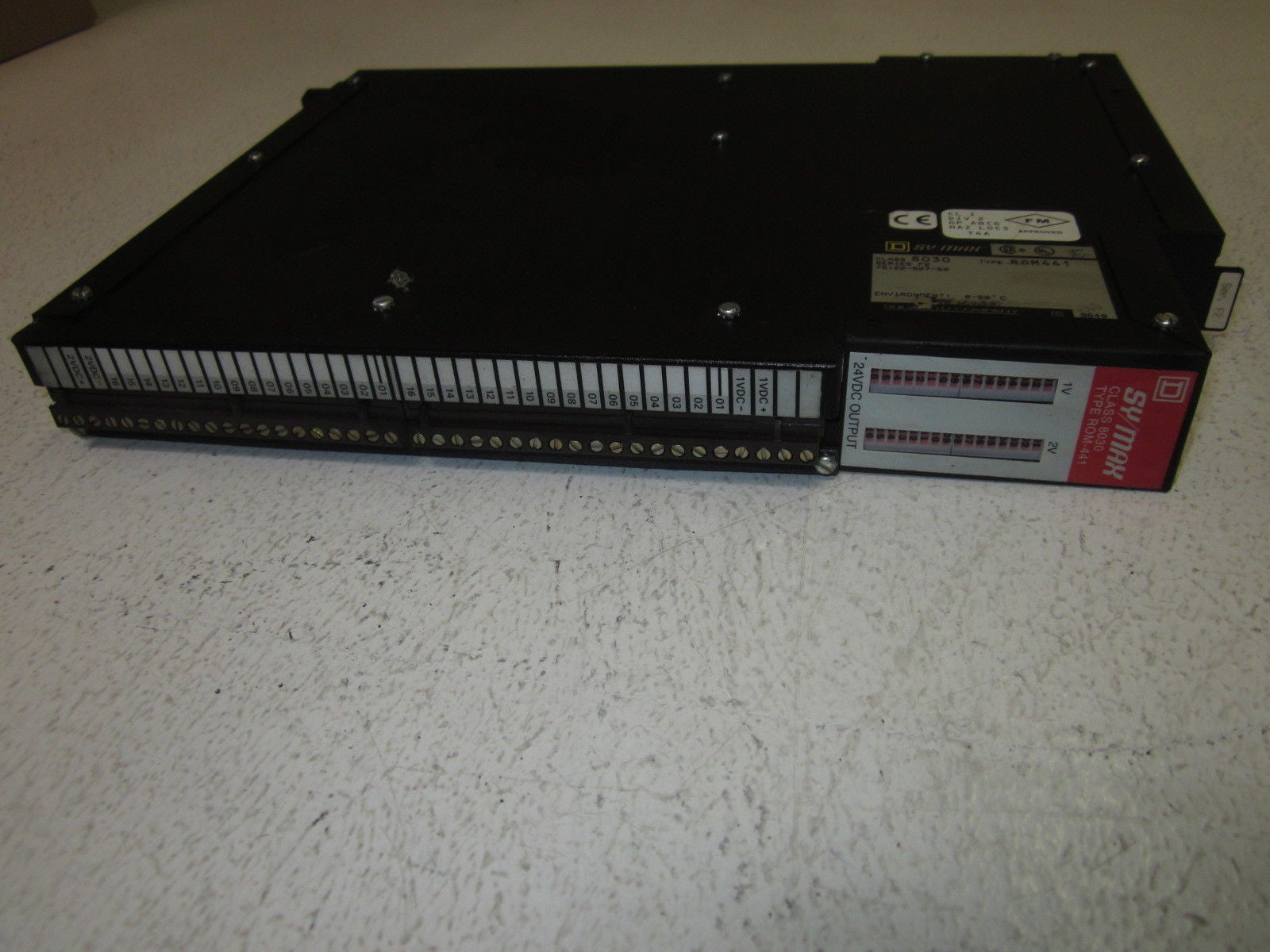 SQUARE D / SY/MAX OUT PUT MODULE  8030 ROM441 SER.F2 *USED*