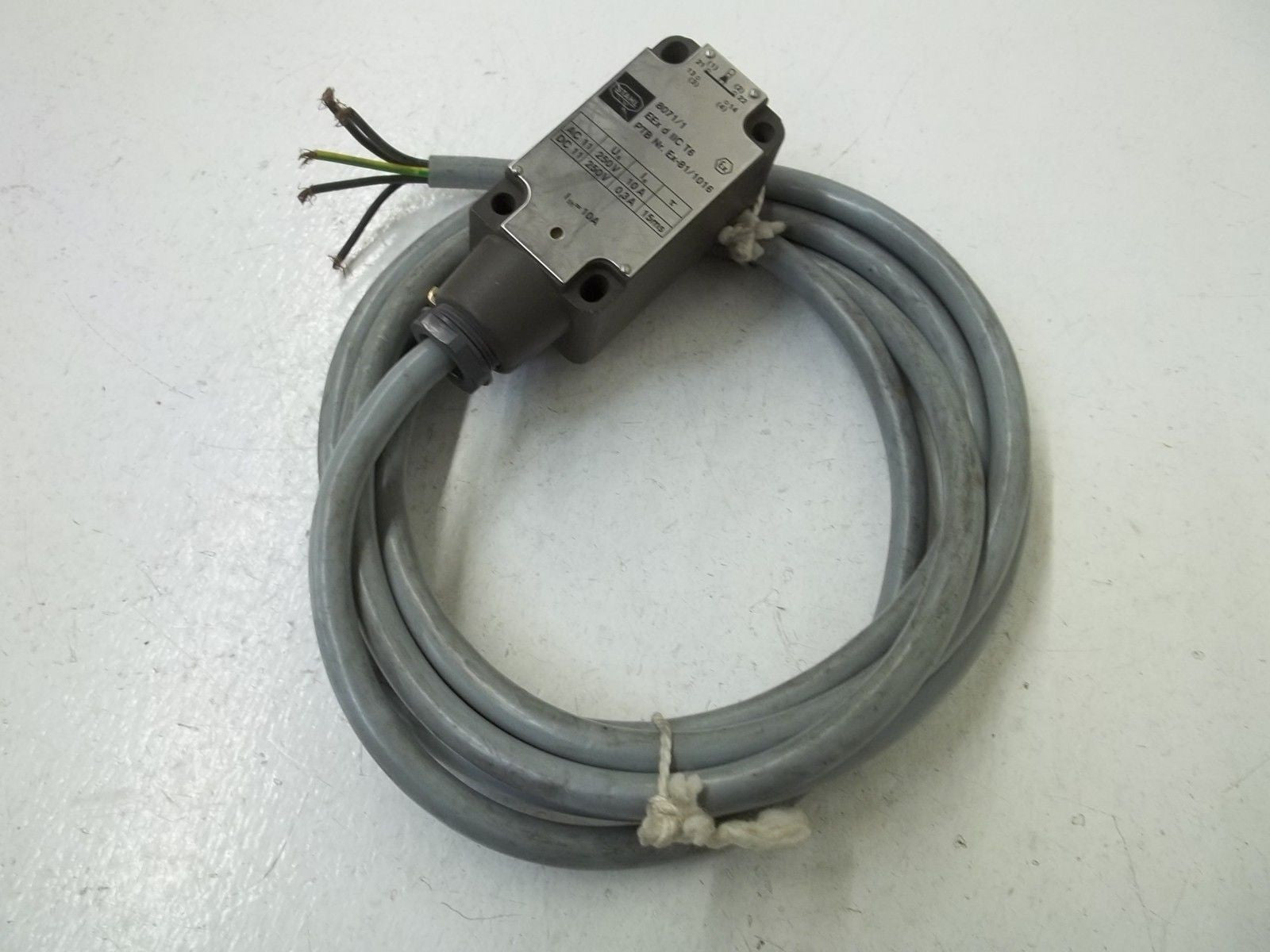 STAHL 8071/1 SWITCH (AS PICTURED) *AS IS *