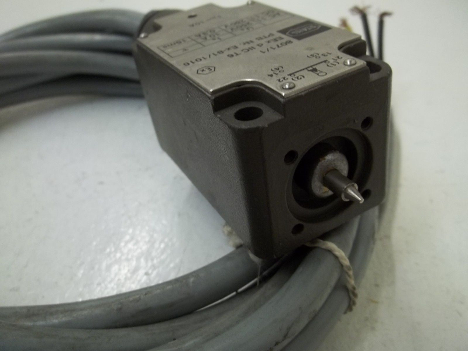 STAHL 8071/1 SWITCH (AS PICTURED) *AS IS *