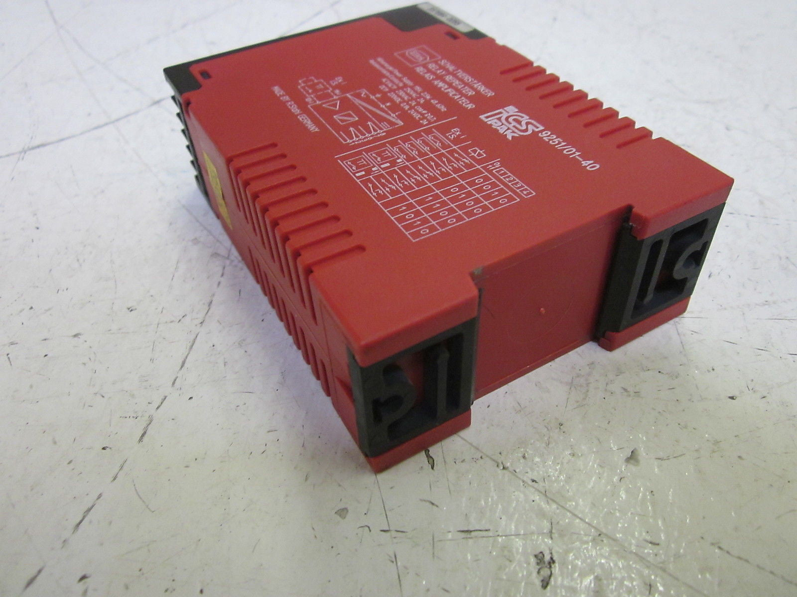 STAHL 9251/01-40 RELAY REPEATER 115V *USED*