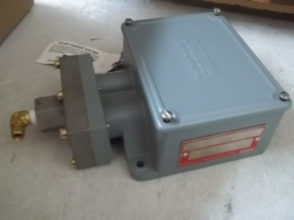 SOR 6V1-LA3-N3-C1A-TT PRESSURE SWITCH *USED*