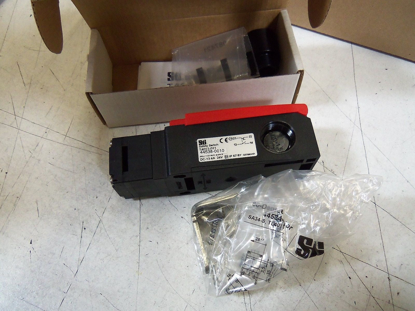 STI SAFETY INERLOCK SWITCH T4012-011 *NEW IN BOX*