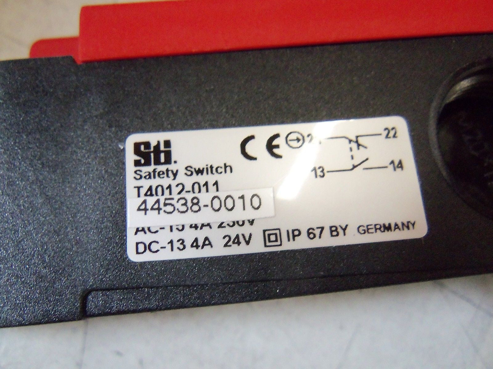 STI SAFETY INERLOCK SWITCH T4012-011 *NEW IN BOX*