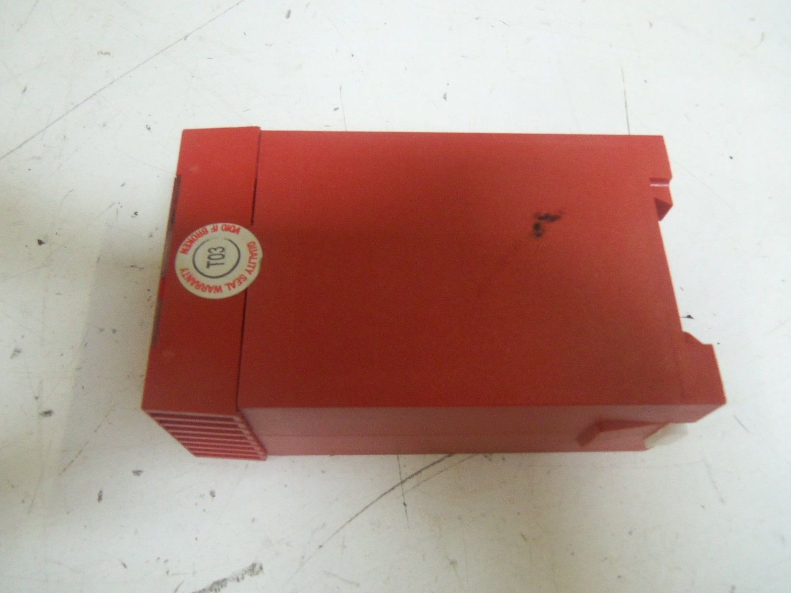 STI SR08A SAFETY RELAY *USED*