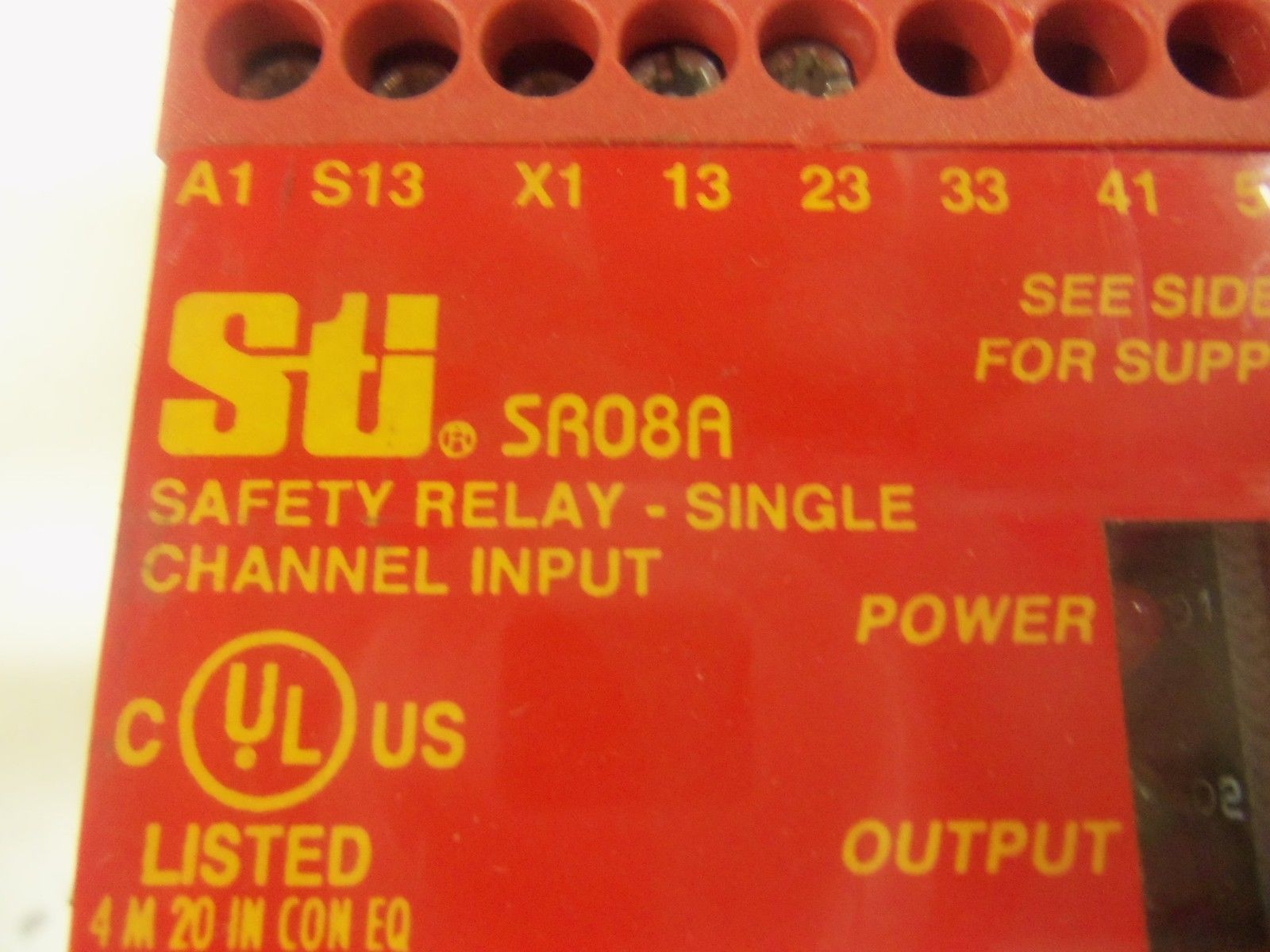 STI SR08A SAFETY RELAY *USED*