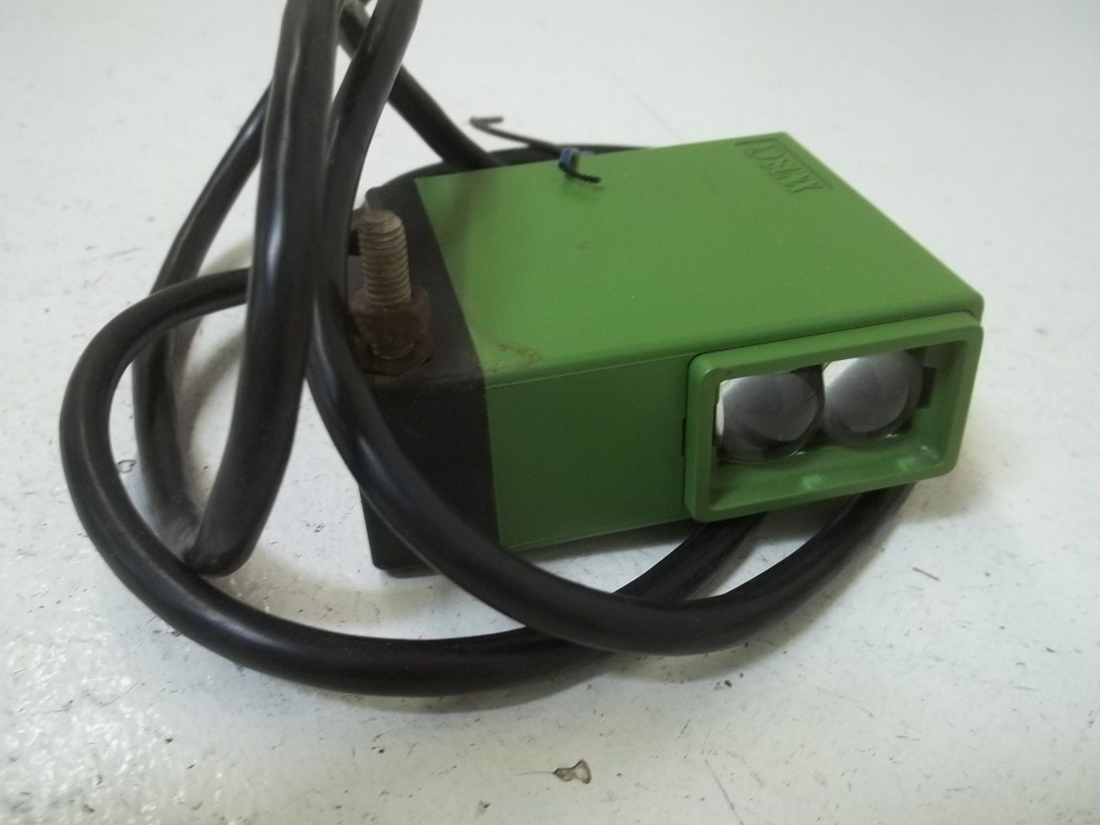SUNX NX-52M PHOTOELECTRIC MUTLI-VOLTAGE *USED*