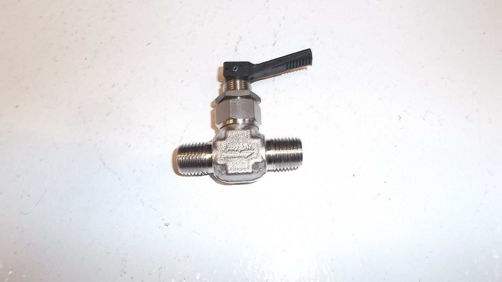 SWAGERLOK BALL VALVE 896201001 SS-1GM4 *USED*