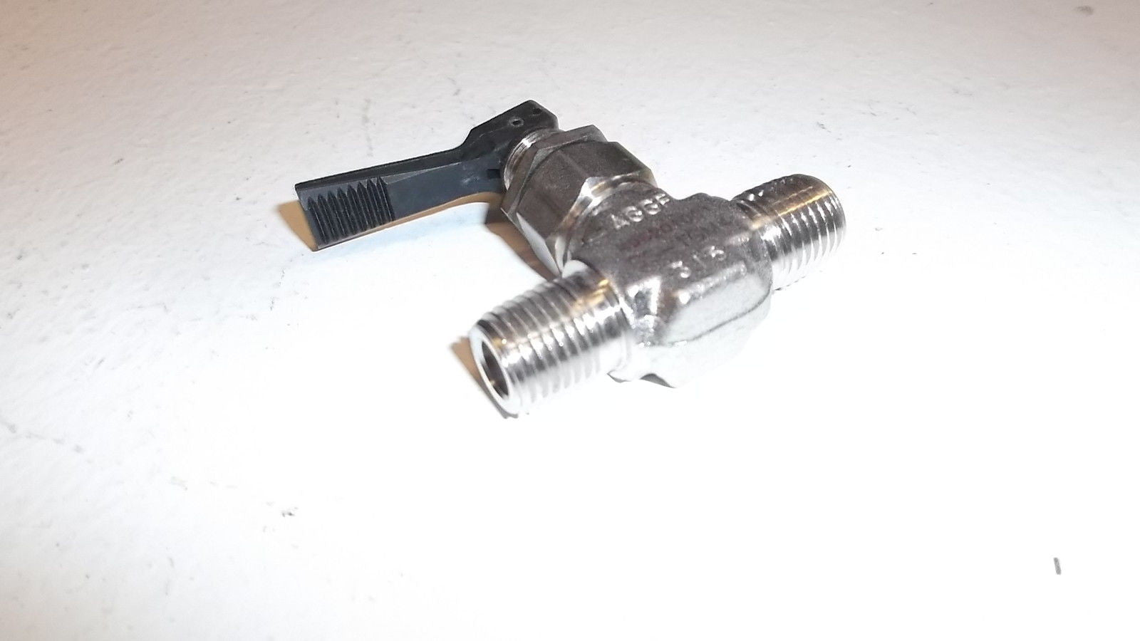 SWAGERLOK BALL VALVE 896201001 SS-1GM4 *USED*