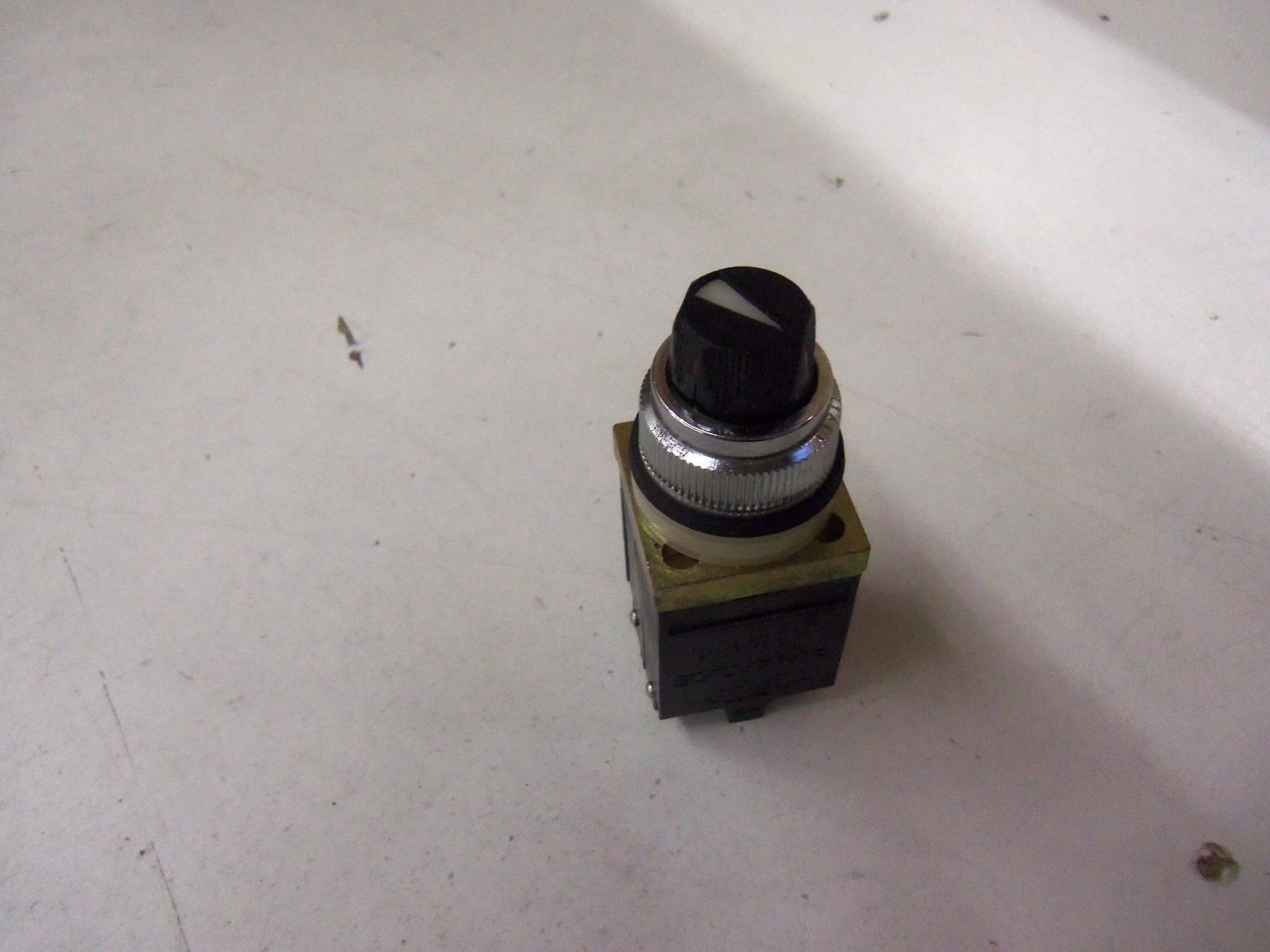 SYLVANIA 100MFA1BB *NEW IN BOX*