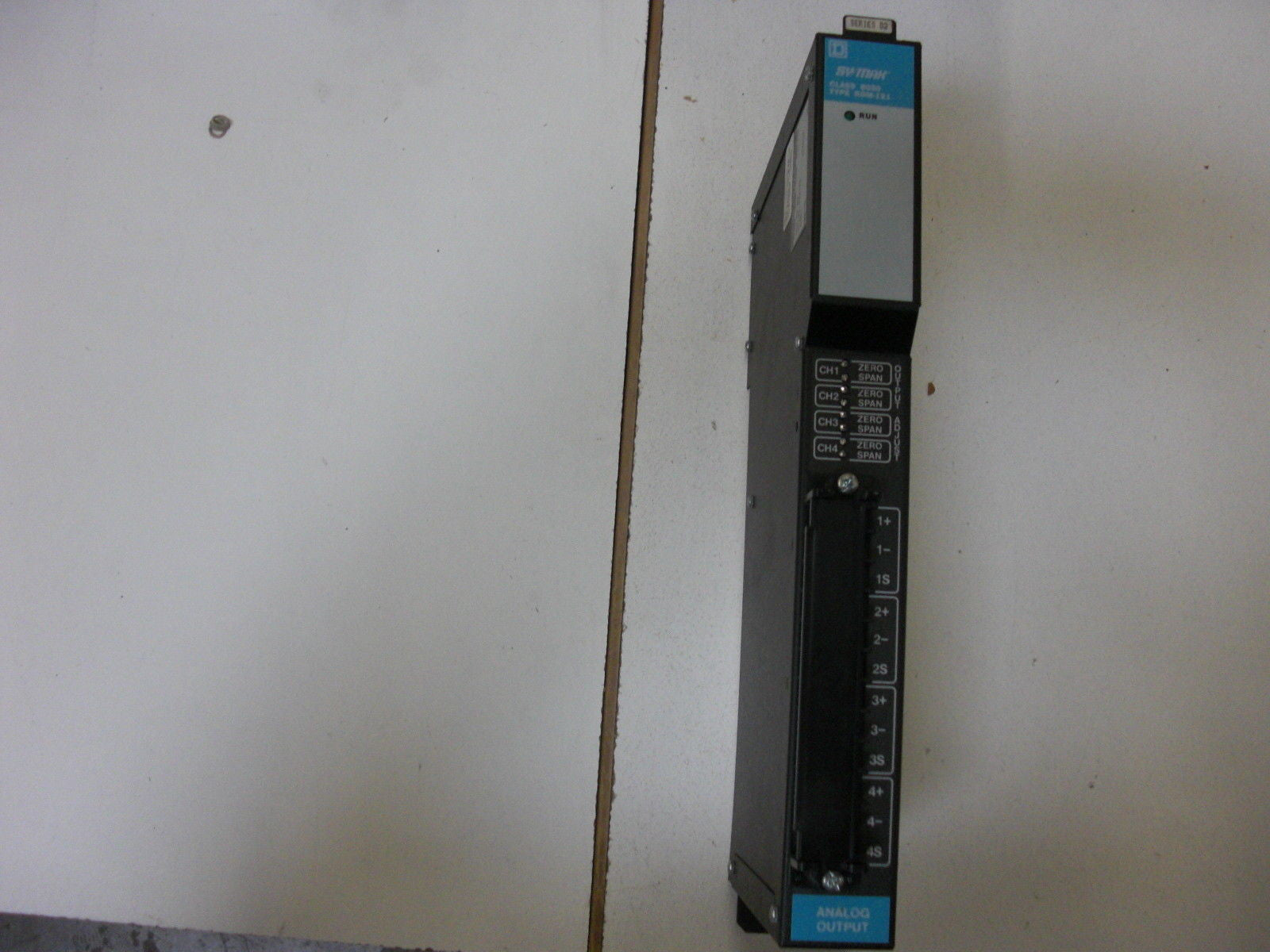 SY/ MAX 8030-ROM-121 ANALOG OUTPUT MODULE *USED*