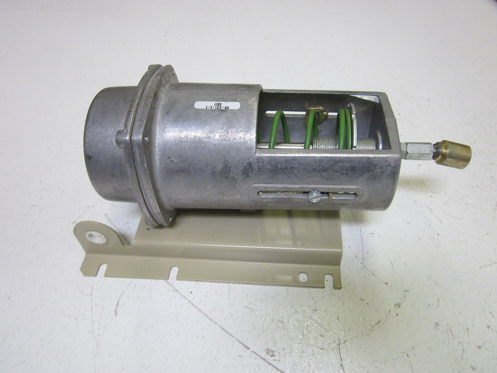 TAC MK-3101-0-2 DAMPER ACTUATOR 3-1/2" *USED*