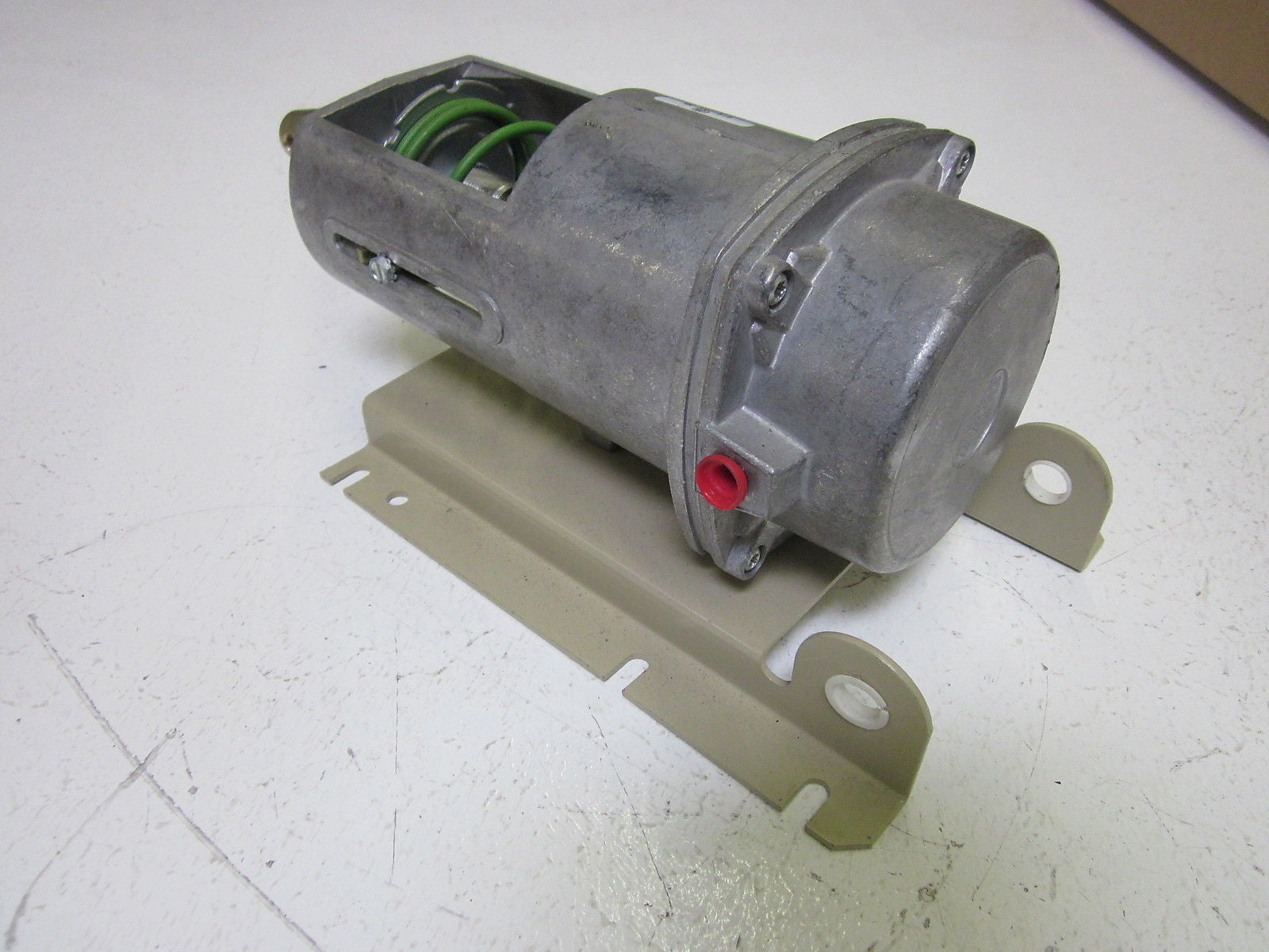 TAC MK-3101-0-2 DAMPER ACTUATOR 3-1/2" *USED*
