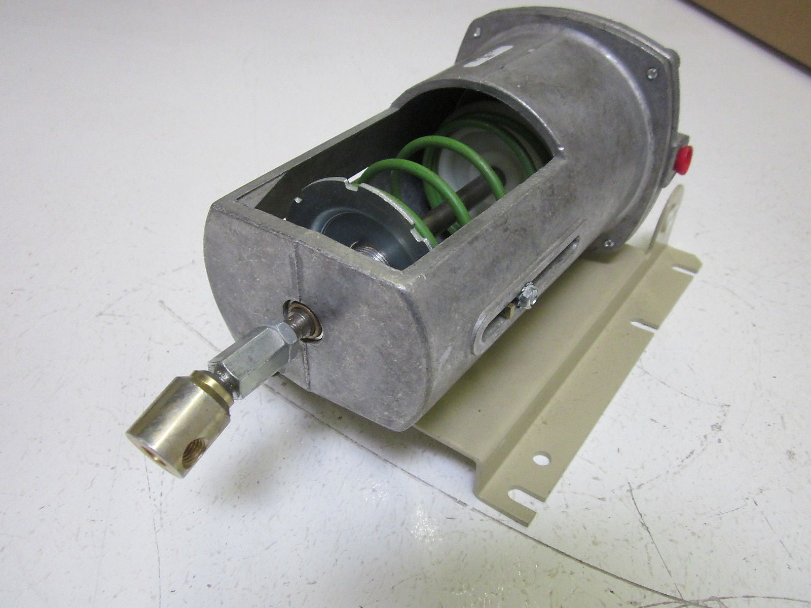 TAC MK-3101-0-2 DAMPER ACTUATOR 3-1/2" *USED*