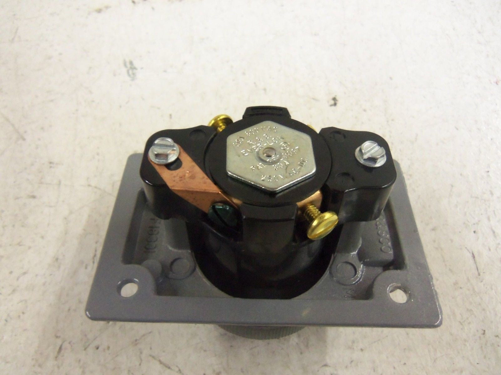 THOMAS & BETTS RUSSELLSTOLL 3754X RECEPTACLE LESS BOX *NEW IN BOX*